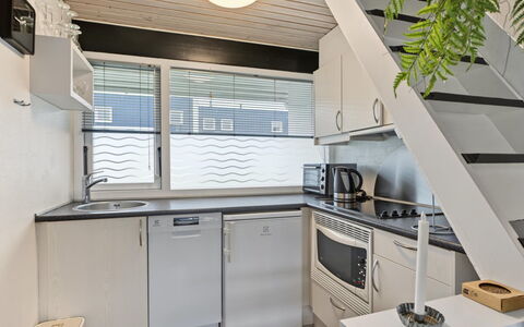 Kielo - 700M from the Sea: Design Intérieur, Sol, Sol, Cuisine, Meubles, Plafond, Comptoir, Pièce, Principaux Appliance, Appareil De Cuisine