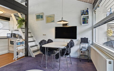 Kielo - 700M from the Sea: Design Intérieur, Sol, Plafond, Meubles, Sol, Pièce, Éclairage, Appartement, Salon, Chaise