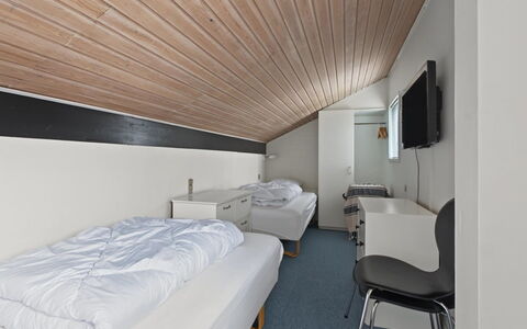 Kielo - 700M from the Sea: Chambre, Lit, Drap De Lit, Plafond, Literie, Design Intérieur, Cadre De Lit, Sol, Linge, Pièce