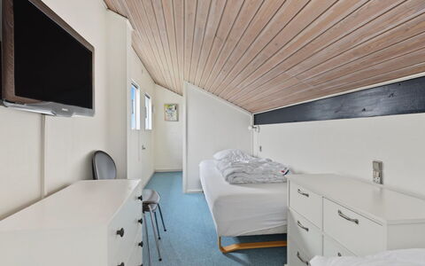 Kielo - 700M from the Sea: Design Intérieur, Plafond, Bois, Chambre, Sol, Sol, Lit, Meubles, Drap De Lit, Pièce
