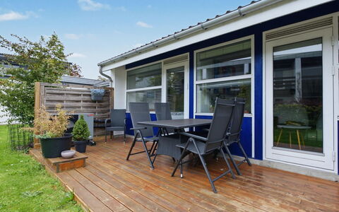 Kielo - 700M from the Sea: Bois, Meubles, Porte, Ombre, Mobilier De Jardin, Chaise, Plate-Forme, Dur, Porche, Tache De Bois