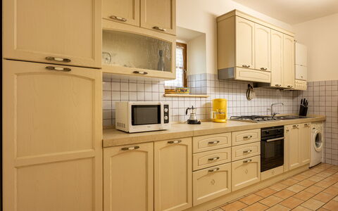 Ortale a Pitigliano with Pool: Cuisine, Cabinetry, Comptoir, Sol, Design Intérieur, Appareil De Cuisine, Bois, Sol, Principaux Appliance, Placard