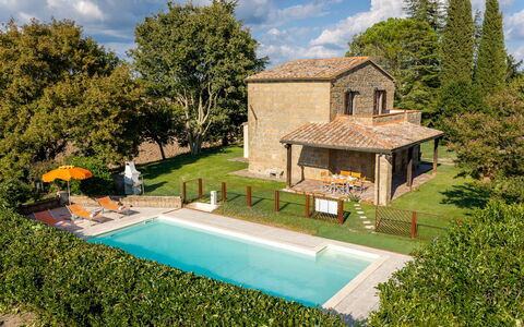 Ortale a Pitigliano with Pool: Piscine, Maison, Ferme, Domicile, Chalet, Biens, Porte, Jardin, Arrière-Cour