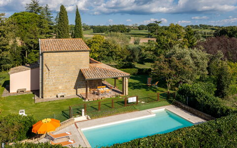 Ortale a Pitigliano with Pool: Piscine, Biens, Ferme, Jardin, Recours, Chalet, Arrière-Cour, Mobilier De Jardin, Thermes, Villa