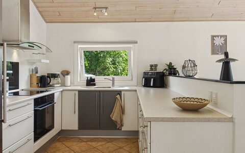 Elle: Comptoir, Cuisine, Meubles, Design Intérieur, Sol, Appareil De Cuisine, Cabinetry, Bois, Plafond, Sol