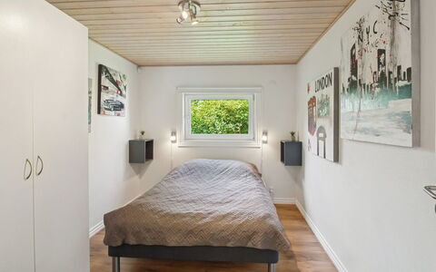 Elle: Chambre, Design Intérieur, Mur, Lit, Sol, Sol, Bois, Plafond, Meubles, Drap De Lit