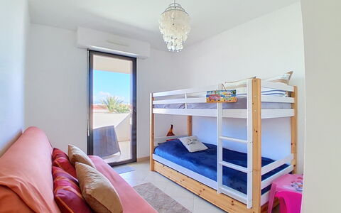 Le Royal Cap: Bois, Chambre, Design Intérieur, Sol, Lit, Sol, Appartement, Meubles, Pièce, Domicile