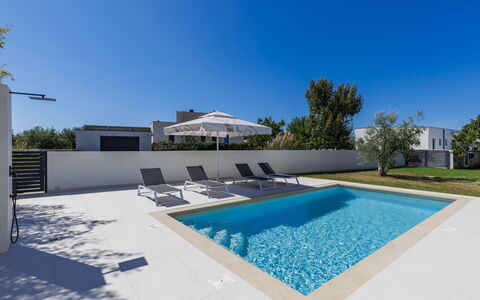 Level 4: Piscine, Composite, Ombre, Béton, Tuile, Recours, Aménagement Paysager, Conception, Mobilier De Jardin, Caractéristique De L'Eau