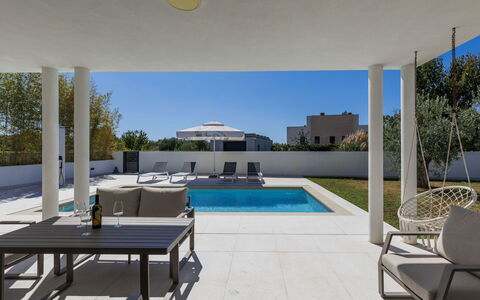 Level 4: Meubles, Sol, Mobilier De Jardin, Sol, Chaise, Piscine, Composite, Ombre, Recours, Patio