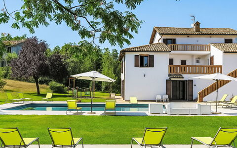 Villa Denise: Piscine, Mobilier De Jardin, Jardin, Meubles, Recours, Ombre, Eco Hôtel, Arrière-Cour, Loisir, Chaise