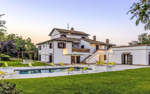 Villa Denise: Piscine, Mobilier De Jardin, Jardin, Meubles, Recours, Ombre, Eco Hôtel, Arrière-Cour, Loisir, Chaise
