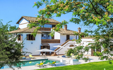 Villa Denise: Piscine, Mobilier De Jardin, Jardin, Meubles, Recours, Ombre, Eco Hôtel, Arrière-Cour, Loisir, Chaise
