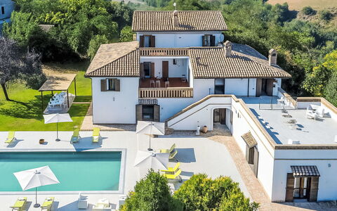 Villa Denise: Piscine, Mobilier De Jardin, Jardin, Meubles, Recours, Ombre, Eco Hôtel, Arrière-Cour, Loisir, Chaise