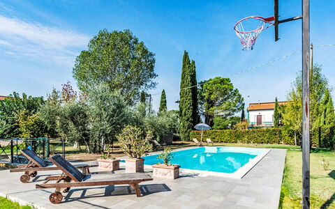 Podere degli Ulivi: Piscine, Mobilier De Jardin, Jardin, Meubles, Recours, Ombre, Eco Hôtel, Arrière-Cour, Loisir, Chaise