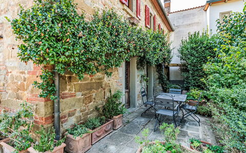 Podere degli Ulivi: Piscine, Mobilier De Jardin, Jardin, Meubles, Recours, Ombre, Eco Hôtel, Arrière-Cour, Loisir, Chaise