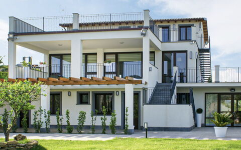 Casa Spassu: Domicile, Zone Résidentielle, Porche, Façade, Maison, Balcon, Porte, Biens, Villa, Ombre