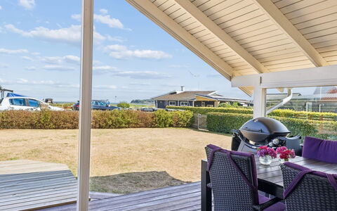 Aster - 100M from the Sea: Toit, Architecture, Domicile, Porte, Porche, Ombre, Plate-Forme, Biens, Chalet, Dur