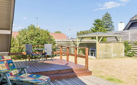 Aster - 100M from the Sea: Domicile, Plate-Forme, Ombre, Mobilier De Jardin, Eco Hôtel, Porche, Dur, Chalet, Planche, Jardin