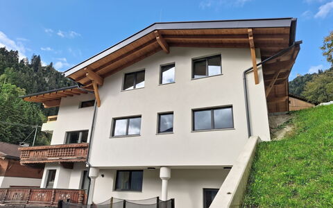 Sophia: Zone Résidentielle, Domicile, Appartement, Balcon, Siding, Village De Montagne, Escaliers
