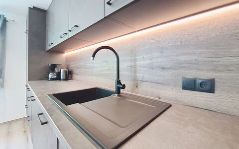 Sophia: Cuisine, Comptoir, Bois, Sol, Design Intérieur, Luminaire Plomberie, Evier, Évier, Cabinetry, Robinet