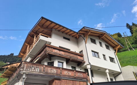 Sophia: Appartement, Balcon, Escaliers, Balustrade, Village De Montagne, Porche, Siding
