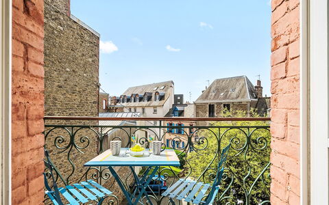 L'Emerillon: Appartement, Porte, Chaise, Balcon, Vélo, Plante D'Appartement
