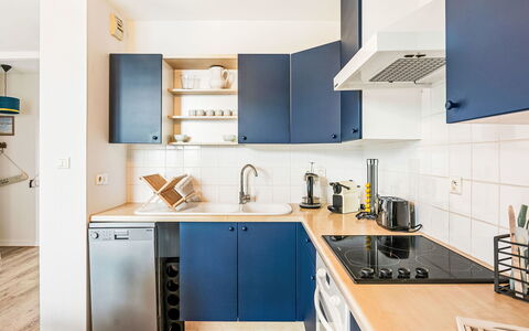 L'Emerillon: Appareil De Cuisine, Cuisine, Principaux Appliance, Comptoir, Design Intérieur, Cabinetry, Sol, Bois, Meubles, Cuisinière