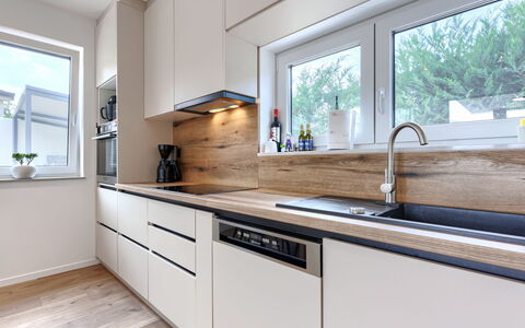 Veronica: Cuisine, Comptoir, Appareil De Cuisine, Sol, Bois, Design Intérieur, Principaux Appliance, Électroménager, Cabinetry, Sol