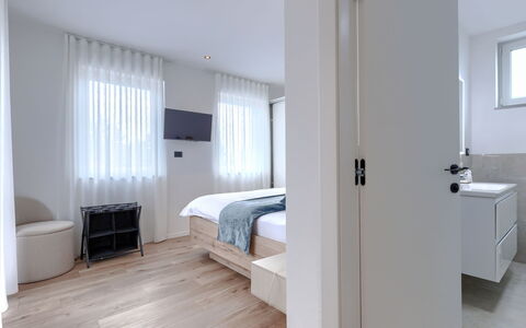 Veronica: Meubles, Design Intérieur, Sol, Sol, Bois, Pièce, Plafond, Parquet, Lit, Chambre