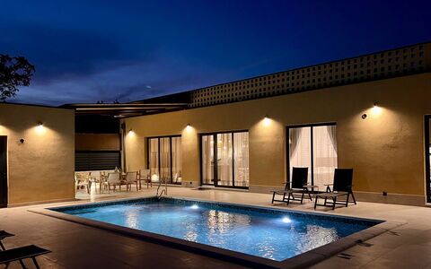 Grandpa Pouls Heritage, Heated Pool: Piscine, Recours, Sol, Sol, Mobilier De Jardin, Meubles, Composite, Balancelle, Caractéristique De L'Eau, Thermes