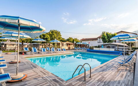 Carla: Recours, Piscine, Parapluie, Loisir, Mobilier De Jardin, Ombre, Ville Resort, Balancelle, Hôtel, Eco Hôtel