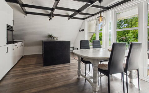 Terttu - 30Km from the Sea: Meubles, Design Intérieur, Sol, Sol, Parquet, Bois, Plafond, Luminaire, Éclairage, Table