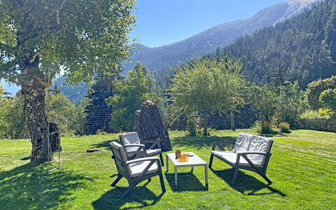Les Pensées: Appartement, Recours, Piscine, Condominium, Balcon, Hôtel, Eco Hôtel, Villa, Plante D'Appartement