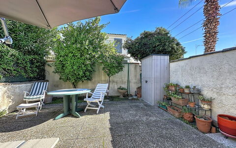La Placette: Appartement, Recours, Piscine, Condominium, Balcon, Hôtel, Eco Hôtel, Villa, Plante D'Appartement