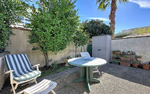 La Placette: Appartement, Recours, Piscine, Condominium, Balcon, Hôtel, Eco Hôtel, Villa, Plante D'Appartement