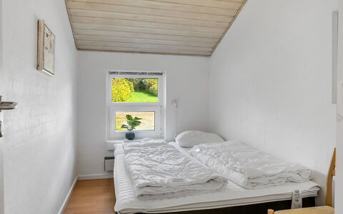 Gunnild - 200M to the Fjord: Mur, Bois, Chambre, Sol, Sol, Plafond, Design Intérieur, Lit, Literie, Drap De Lit