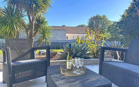La Lilla, à 15 Min de Pornic: Meubles, Chaise, Mobilier De Jardin, Pot De Fleur, Jardin, Plante D'Appartement, Patio, Aménagement Paysager, Osier, Ombre