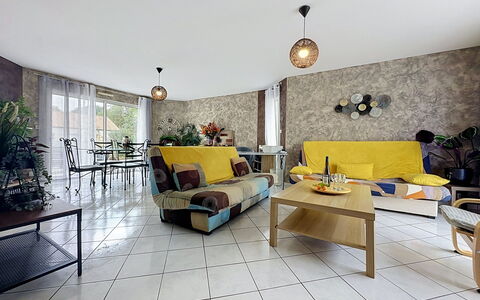 La Lilla, à 15 Min de Pornic: Meubles, Design Intérieur, Sol, Sol, Mur, Canapé, Bois, Plafond, Pièce, Salon