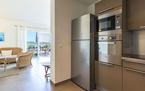Cala Rossa: Meubles, Sol, Design Intérieur, Cuisine, Comptoir, Sol, Cabinetry, Plafond, Appareil De Cuisine, Principaux Appliance
