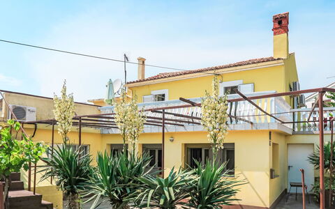 Mateja: Zone Résidentielle, Domicile, Ombre, Hacienda, Balcon, Plante D'Appartement, Eco Hôtel, Pot De Fleur, Villa