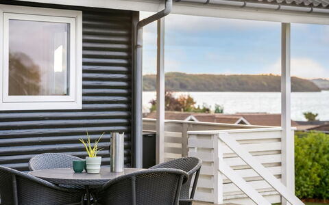 Takenya - 400M from the Sea: Bois, Porche, Domicile, Plate-Forme, Porte, Mobilier De Jardin, Ombre, Siding, Chalet, Balcon