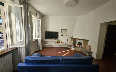 Adele: Meubles, Design Intérieur, Sol, Sol, Bois, Plafond, Pièce, Éclairage, Salon, Canapé