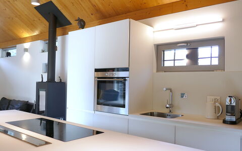 Valserhaus: Design Intérieur, Cuisine, Sol, Comptoir, Mur, Bois, Plafond, Sol, Meubles, Cabinetry