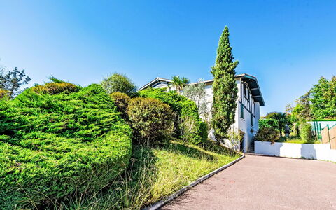 Agintza: Brique, Biens, Jardin, Banlieue, Allée, Aménagement Paysager, Cour, Hacienda, Ferme, Arrière-Cour