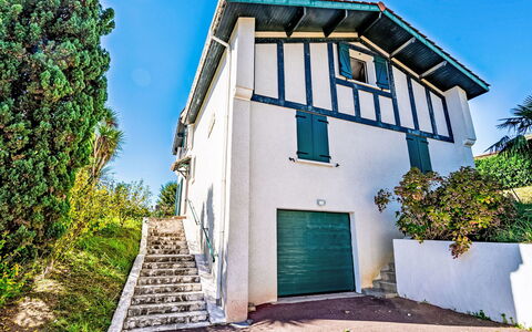 Agintza: Brique, Biens, Jardin, Banlieue, Allée, Aménagement Paysager, Cour, Hacienda, Ferme, Arrière-Cour