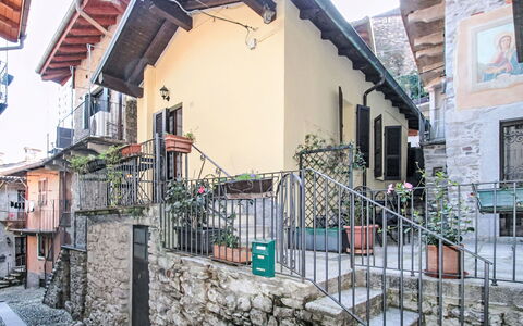 Santa Lucia: Brique, Biens, Jardin, Banlieue, Allée, Aménagement Paysager, Cour, Hacienda, Ferme, Arrière-Cour
