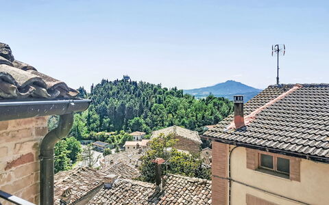 Dimora Castello: Brique, Biens, Jardin, Banlieue, Allée, Aménagement Paysager, Cour, Hacienda, Ferme, Arrière-Cour
