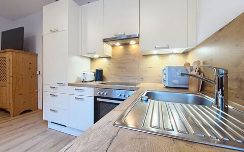 Oberladstätter: Cuisine, Comptoir, Appareil De Cuisine, Meubles, Sol, Design Intérieur, Bois, Cabinetry, Principaux Appliance, Sol