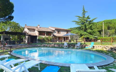 Casale Vepres: Recours, Établissements Humains, Mobilier De Jardin, Piscine, Chalet, Eco Hôtel, Ombre, Hacienda, Loisir, Cour