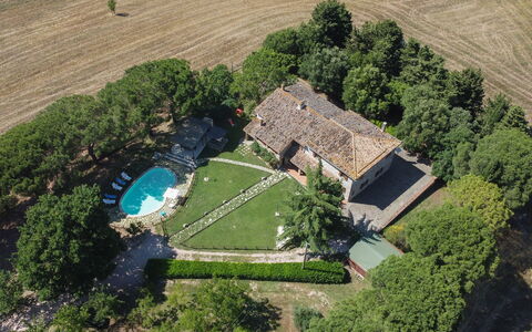 Casale Vepres: Arbre, Piscine, Zone Résidentielle, Biens, Maison, Domicile, Lot Terre, Recours, Ferme, Pelouse